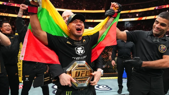 Weekly Sports Roundup: Van’s Historical KO, McCain Sweeps, Woo Shines, Imai Struggles